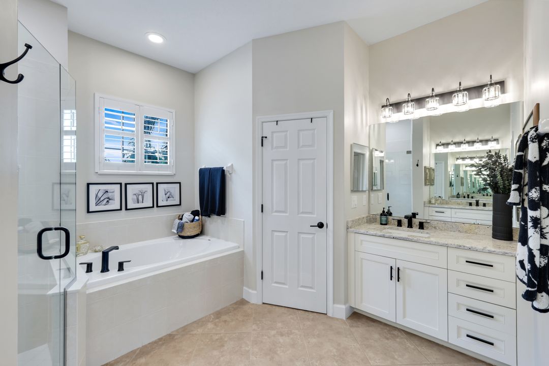 8223 Potomac Ln, Naples, FL 34104