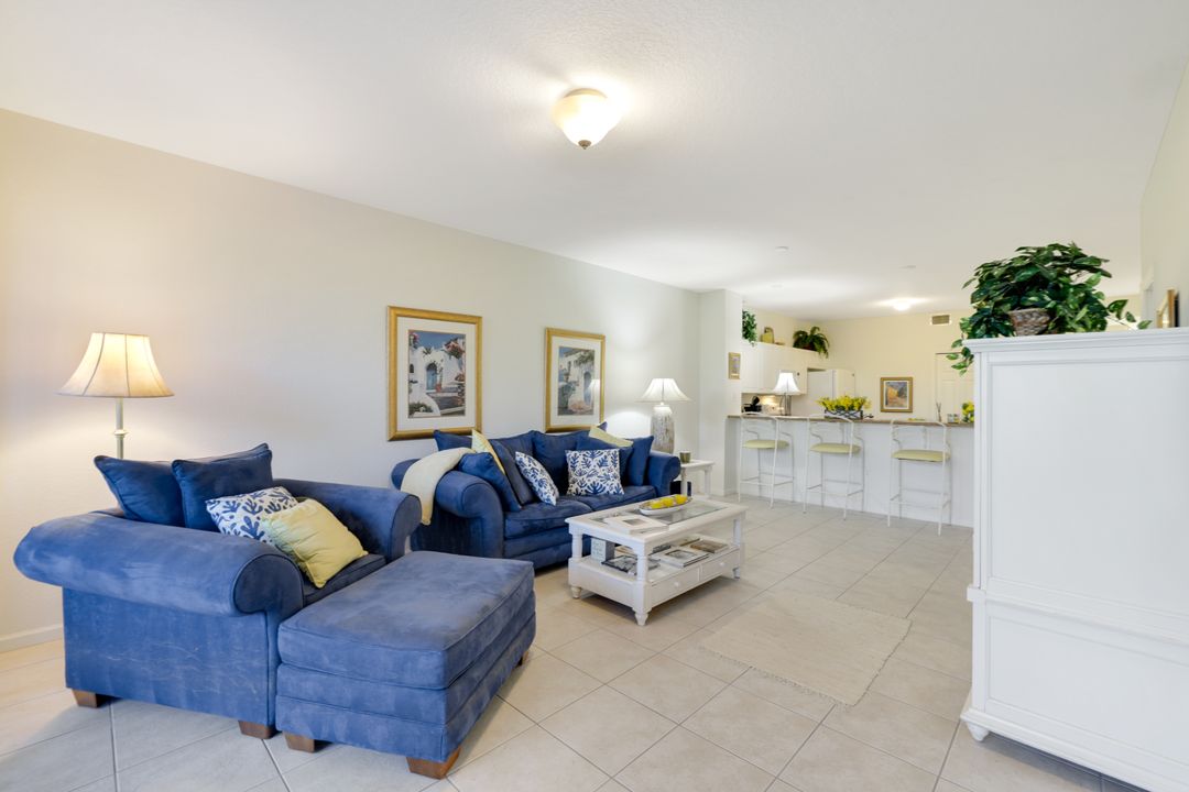 10049 Heather Ln #101, Naples, FL 34119