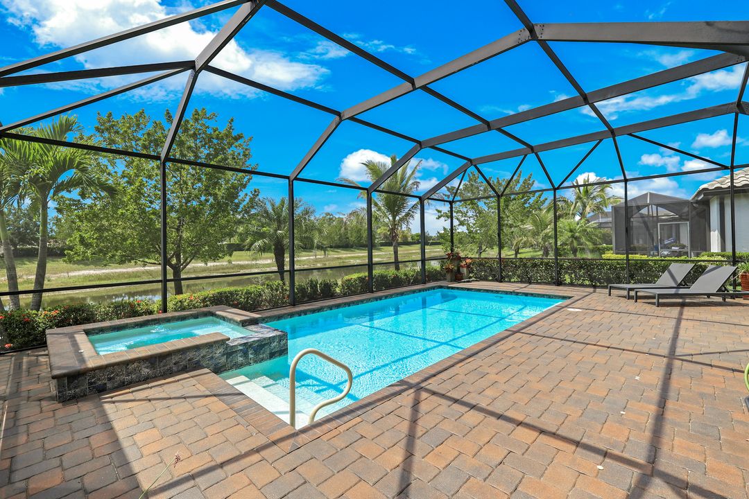 1839 Mustique St, Naples, FL 34120