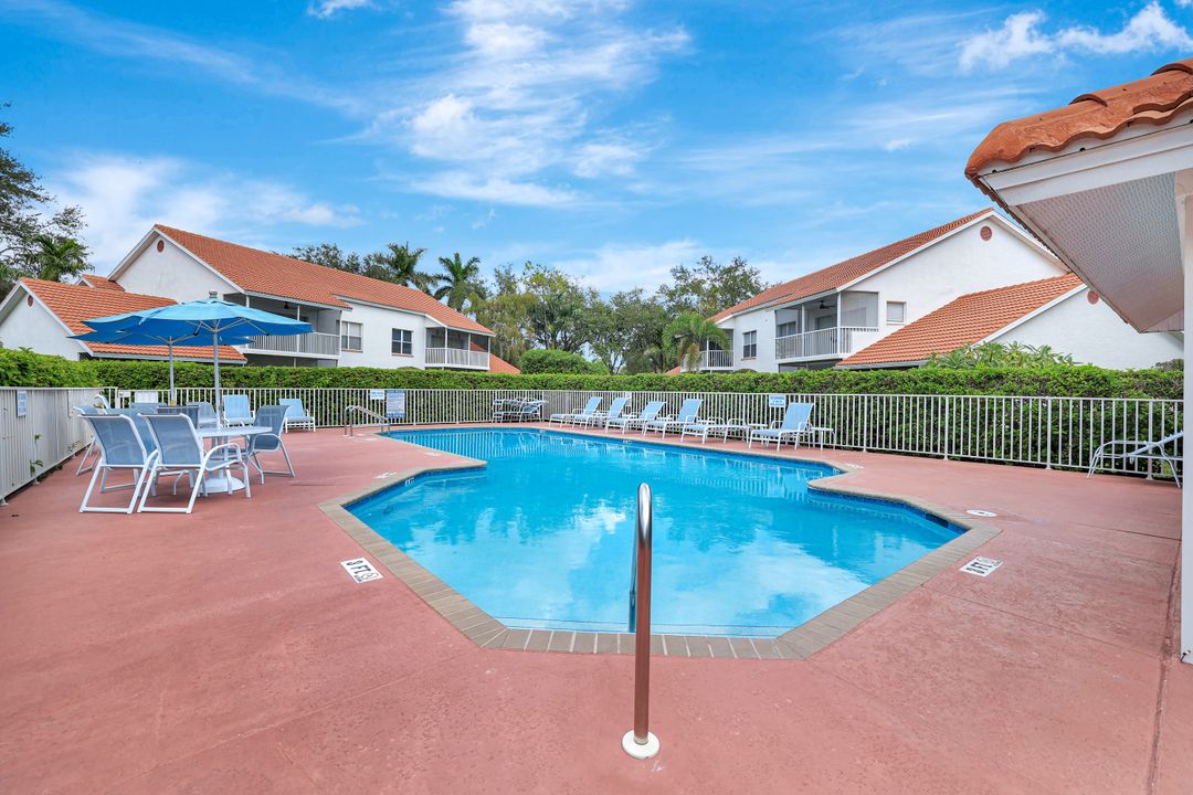 613 Windsor Sq #101, Naples, FL 34104