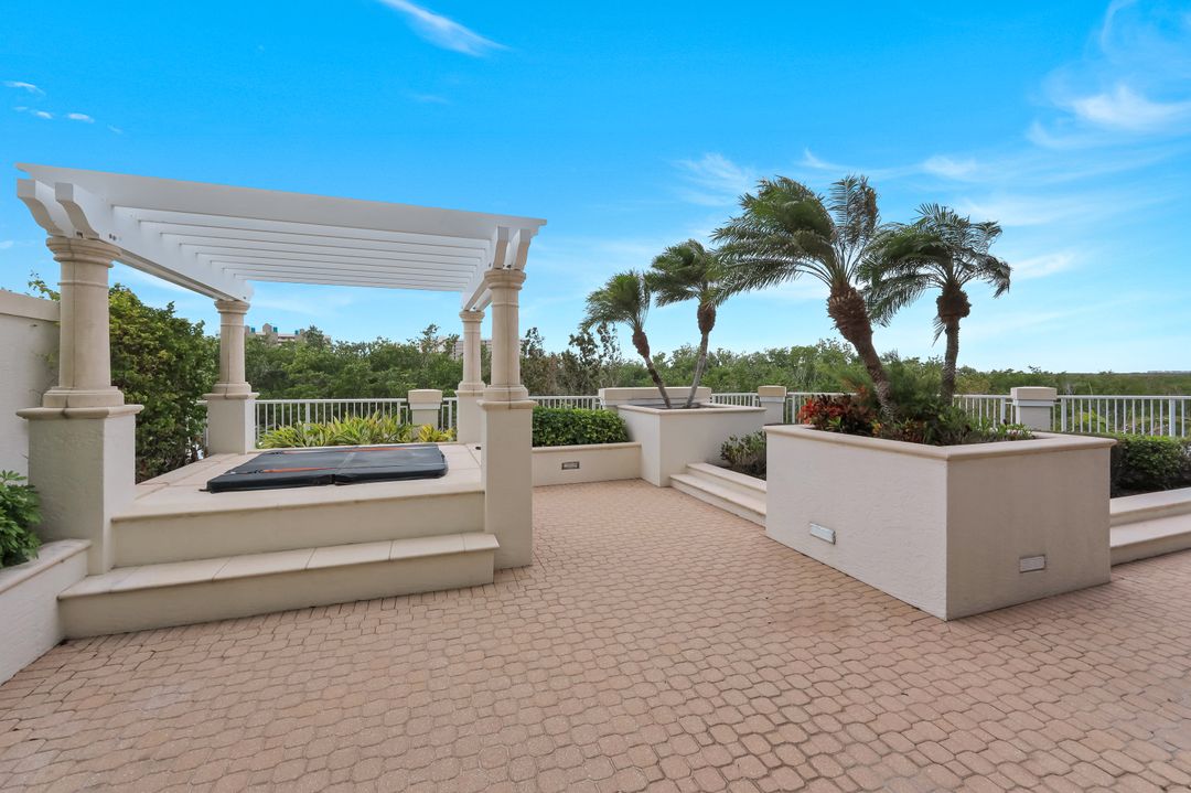 295 Grande Way #T03, Naples, FL 34110