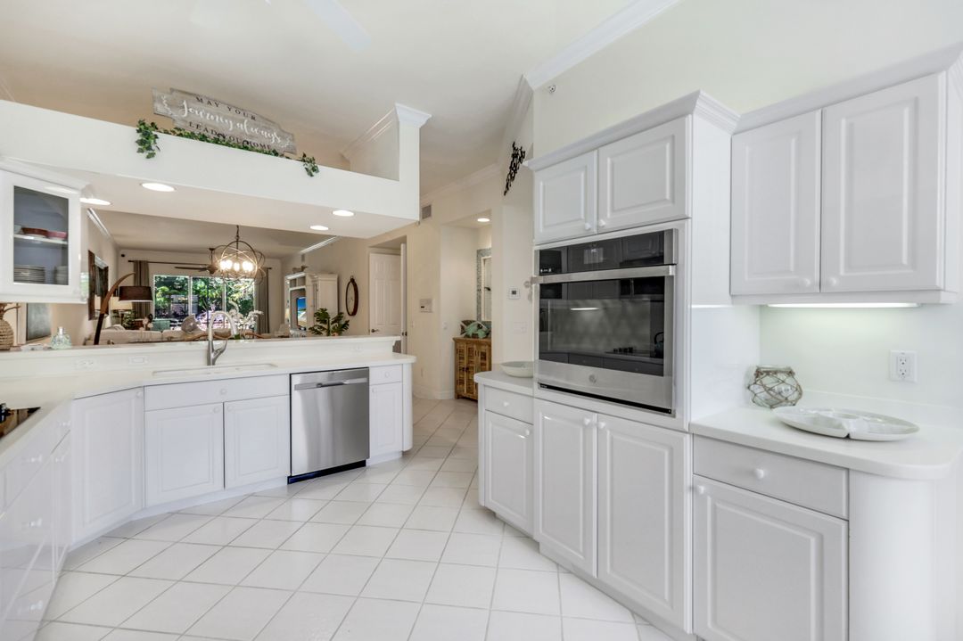 2365 Hidden Lake Dr #9, Naples, FL 34112