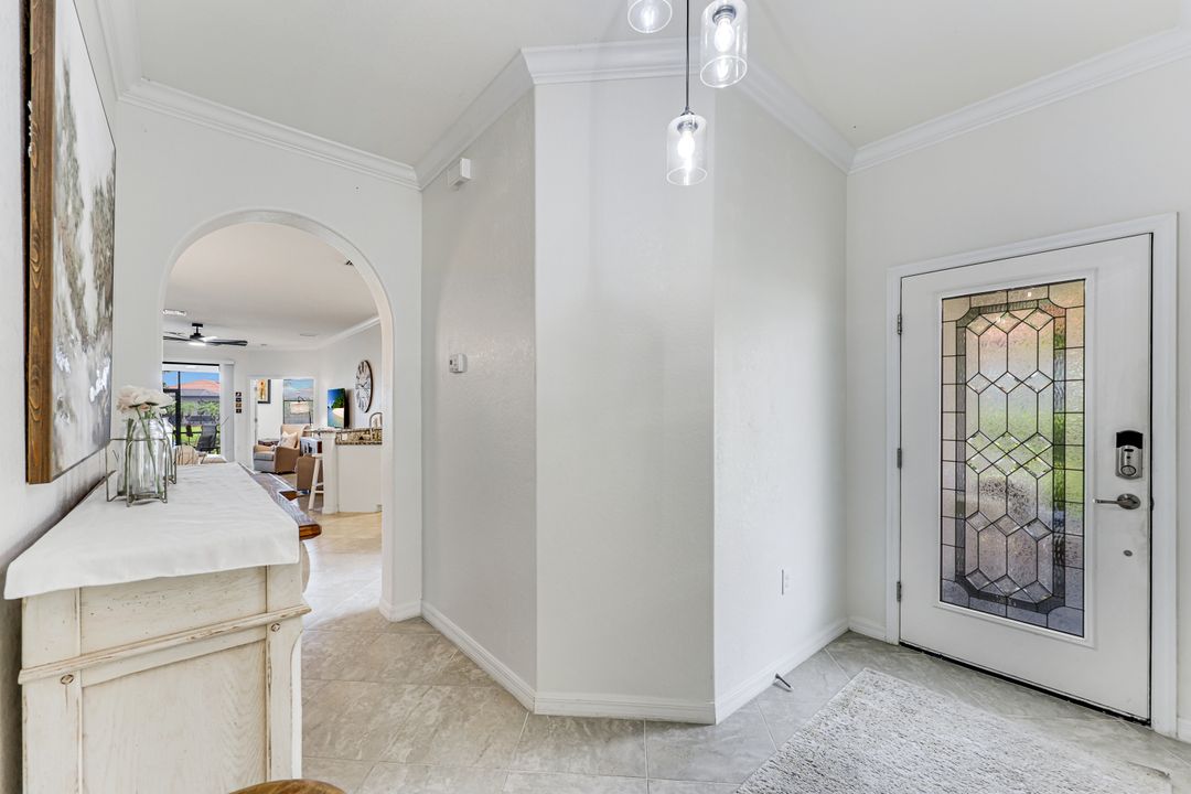 1427 Oceania Dr, Naples, FL 34113
