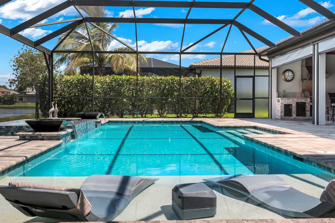 9577 Everglades Dr, Naples, FL 34120