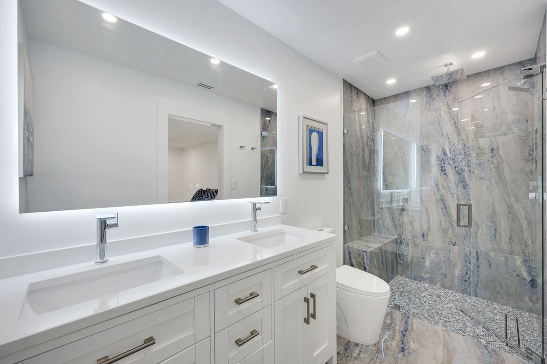 10002 Vanderbilt Dr, Naples, FL 34108