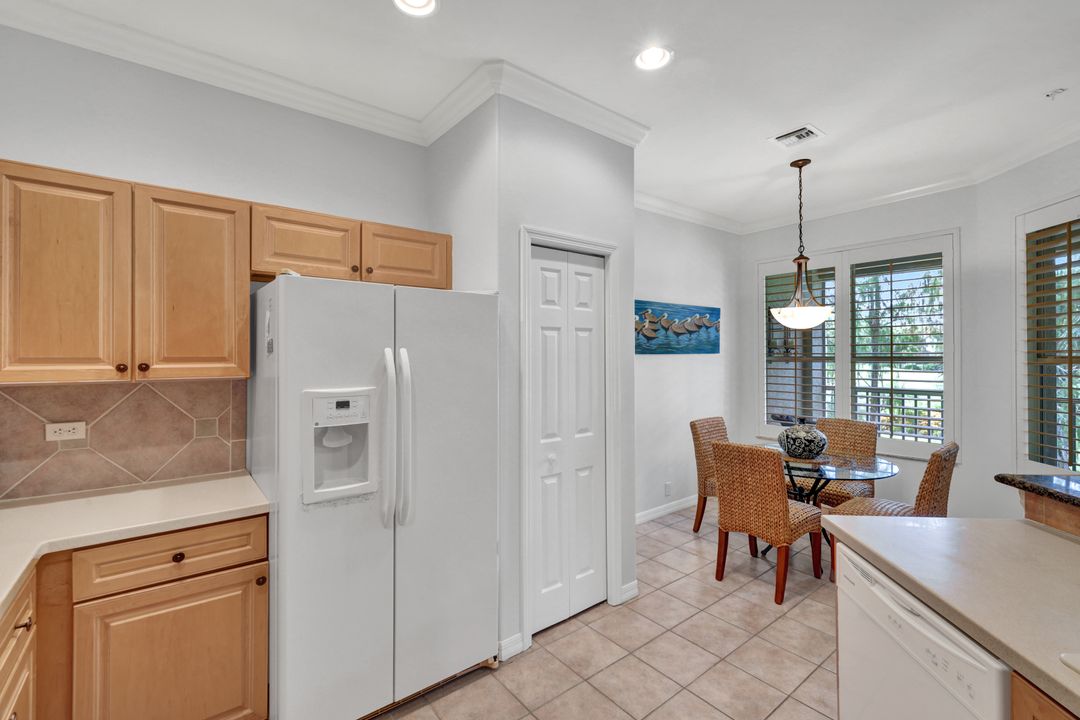 8275 Danbury Blvd #203, Naples, FL 34120