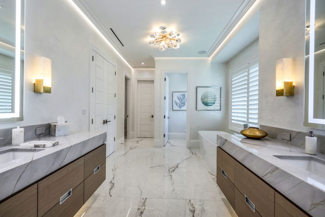 403 Neapolitan Way, Naples, FL 34103