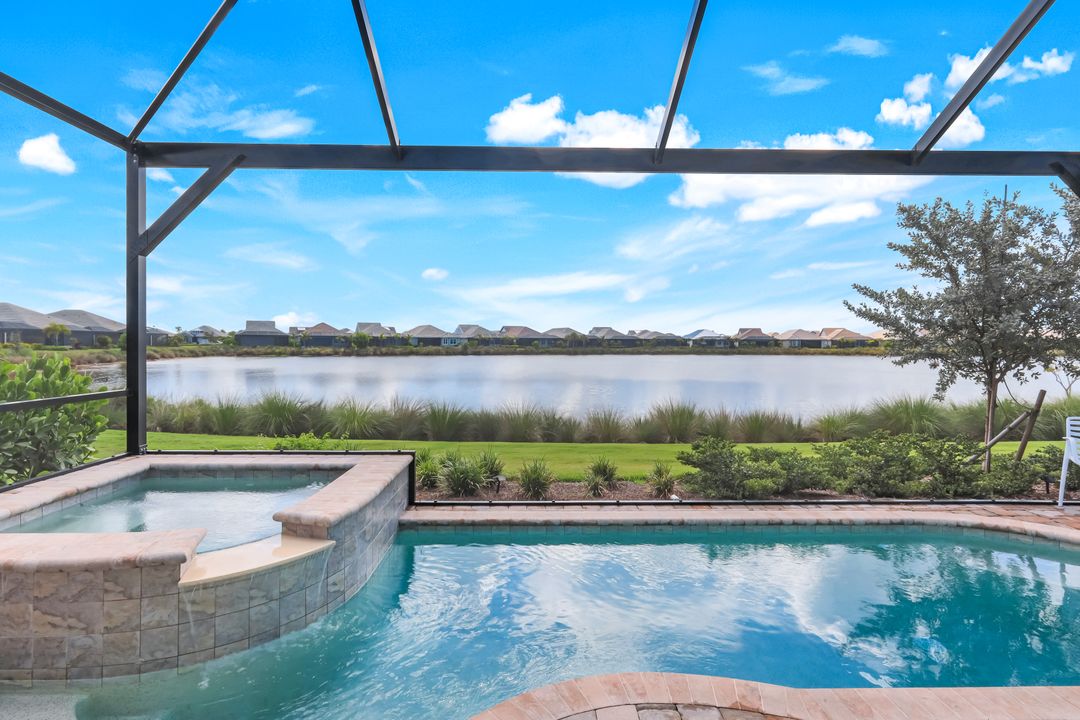 8852 Yucatan Ct, Naples, FL 34112