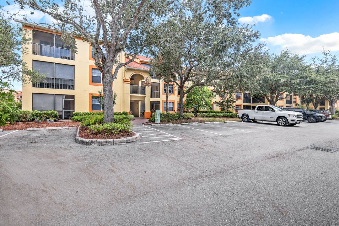 7925 Preserve Cir #325, Naples, FL 34119