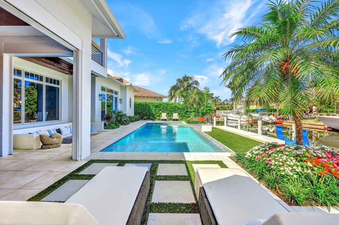 1501 Bluefin Ct, Naples, FL 34102