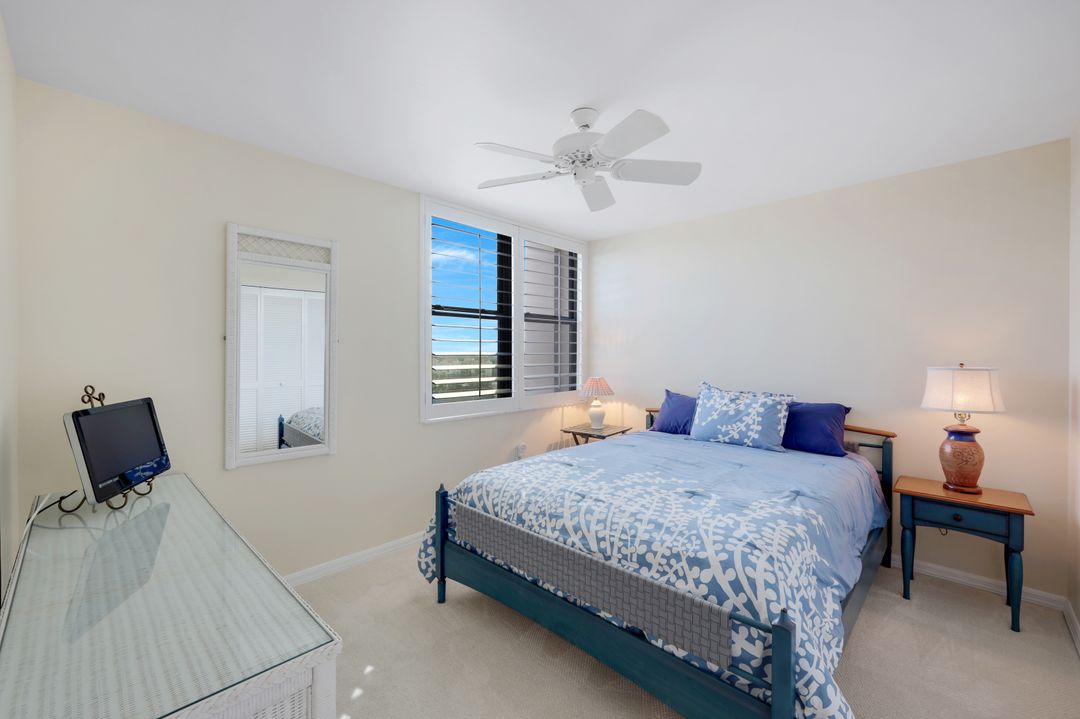 6585 Nicholas Blvd #905, Naples, FL 34108