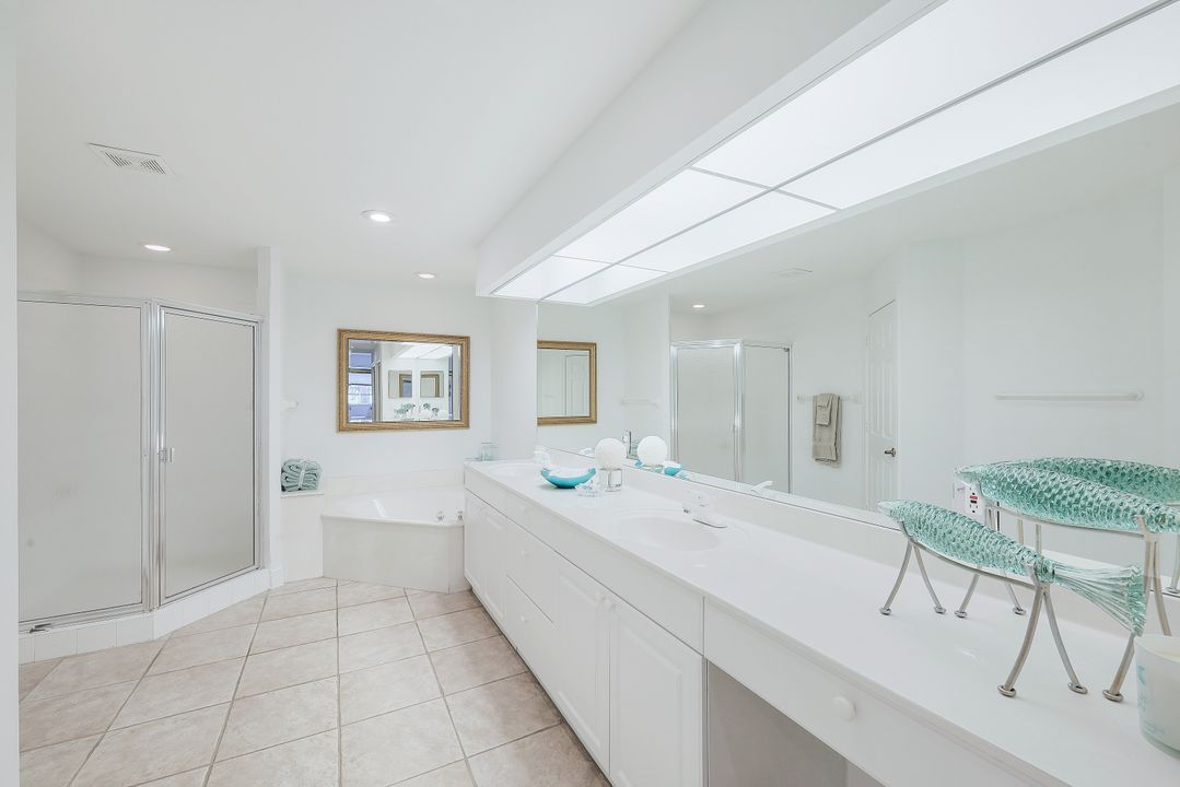 515 Laguna Royale Blvd  #102, Naples, FL 34119