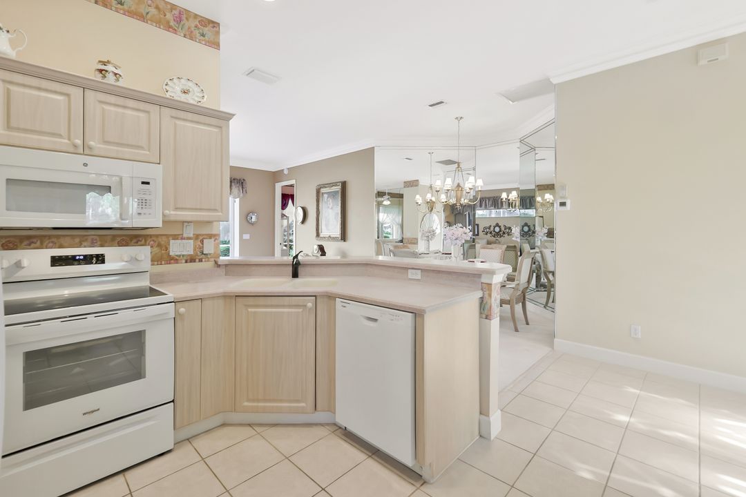 5852 Northridge Dr, Naples, FL 34110