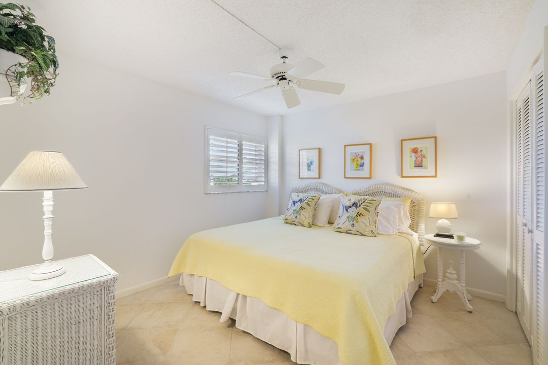 300 Park Shore Dr #5C, Naples, FL 34103