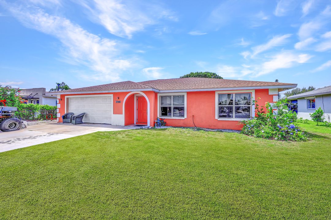 736 96th Ave N, Naples, FL 34108