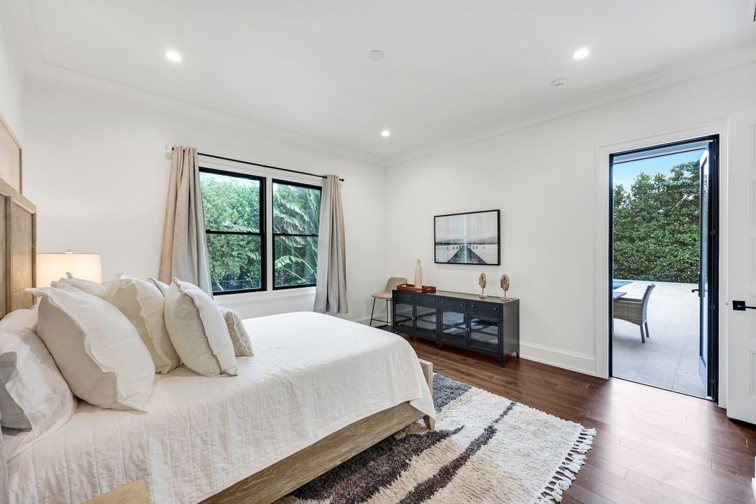 3200 Crayton Rd, Naples, FL 34103