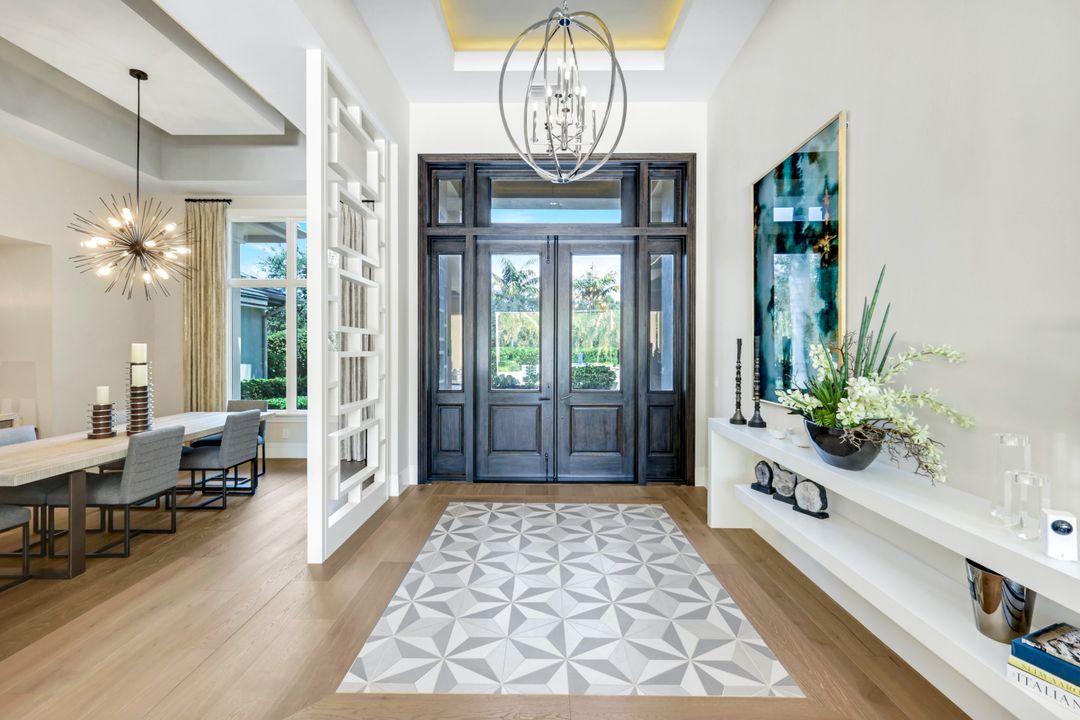 112 Hickory Rd, Naples, FL 34108