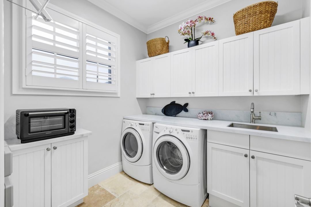 273 Egret Ave, Naples, FL 34108