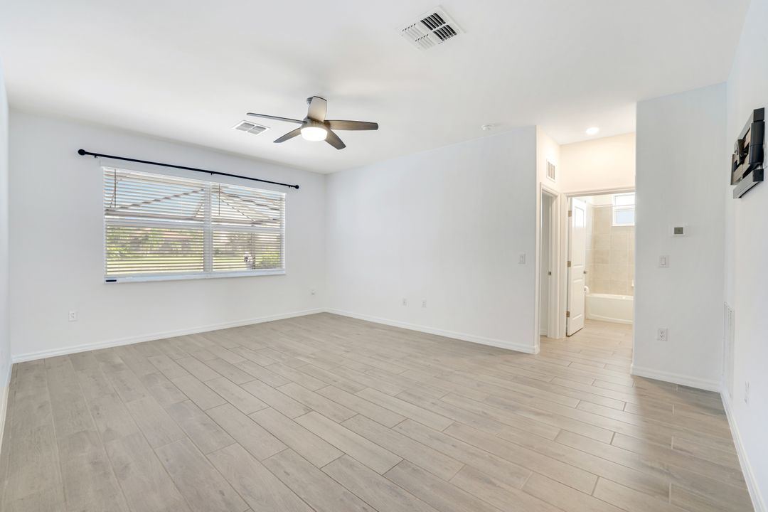 2253 Avocado Ln, Naples, FL 34120