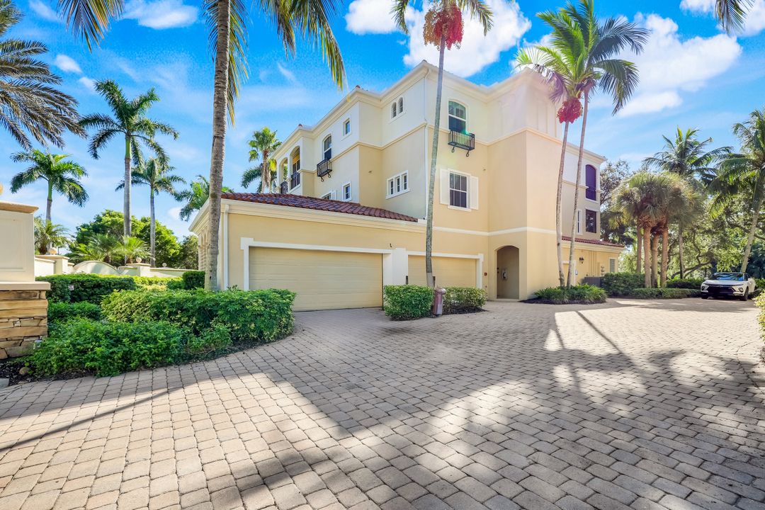 2626 Bolero Dr, Naples, FL 34109
