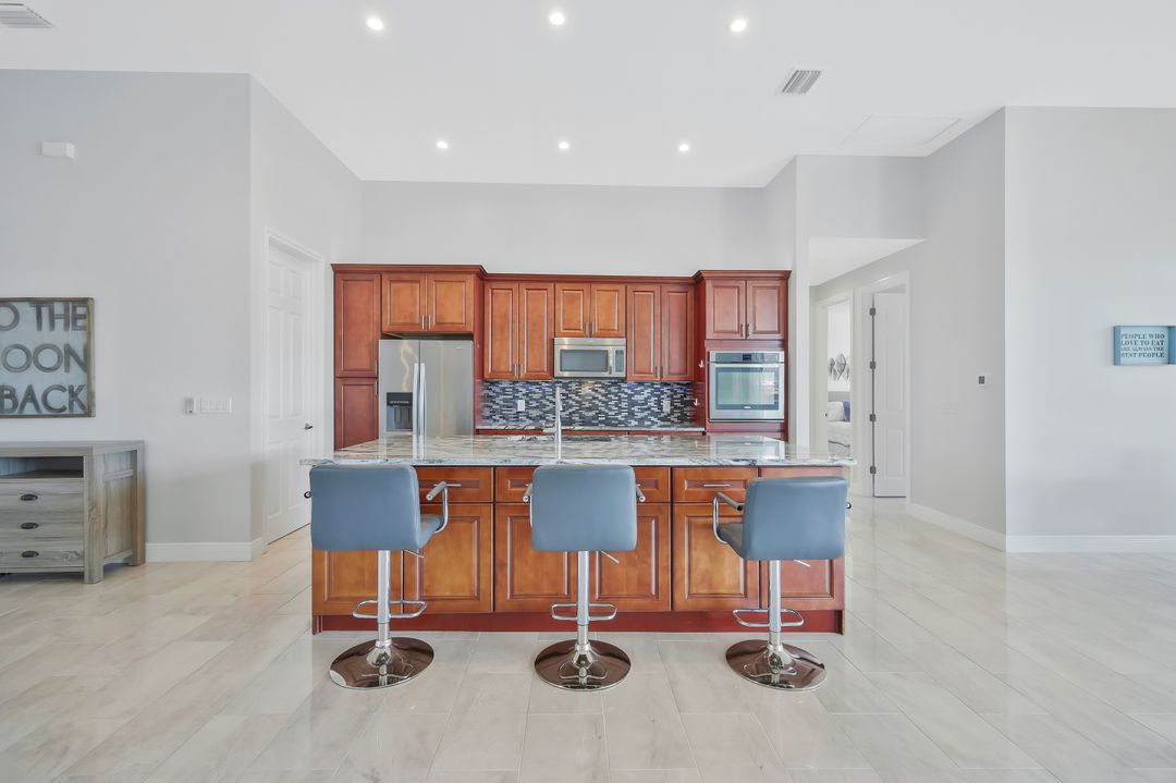 4909 Seville Ct, Cape Coral, FL 33904