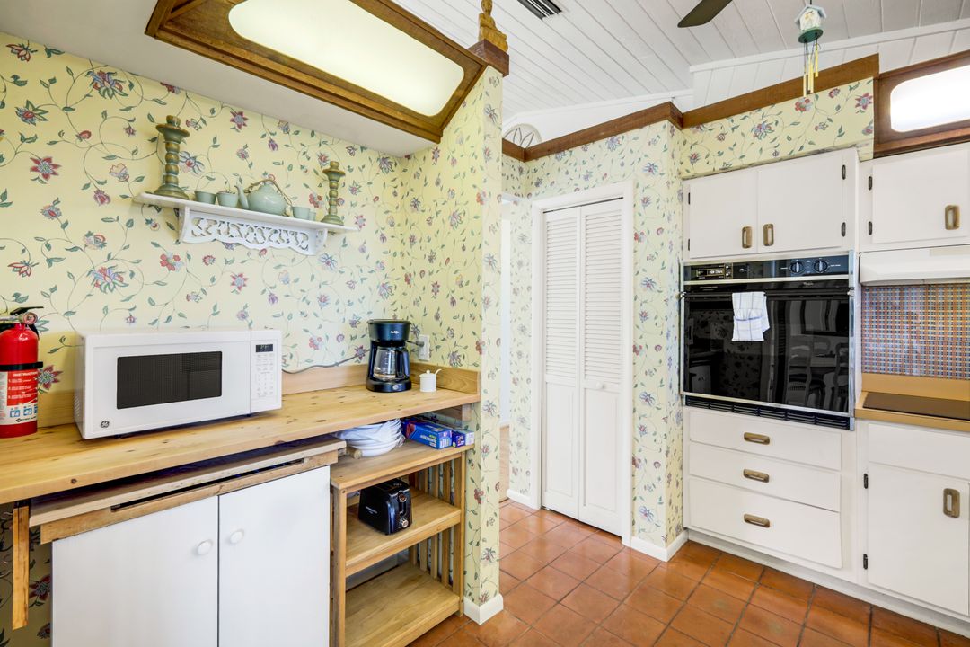 647 Rabbit Rd, Sanibel, FL 33957