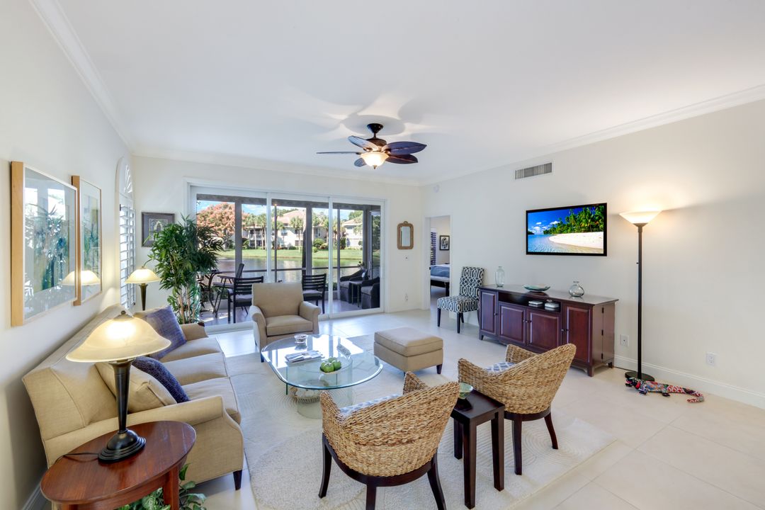 8453 Abbington Cir #811, Naples, FL 34108