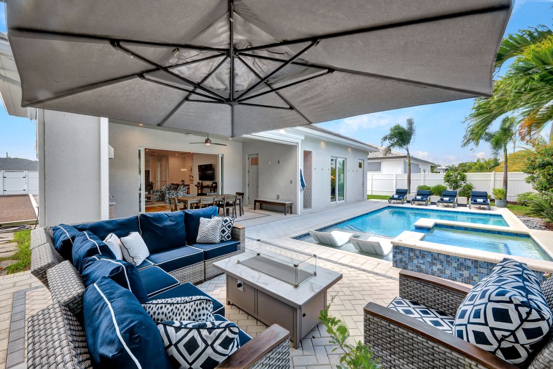 553 106th Ave N, Naples, FL 34108