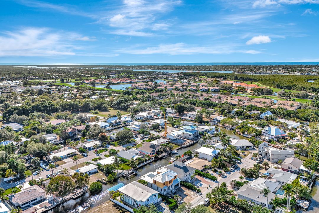 2750 Gulfview Dr, Naples, FL 34112