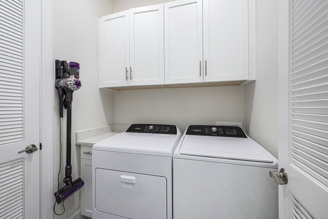 250 Indies Dr E  #202, Naples, FL 34114