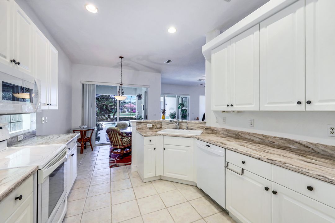 939 Fountain Run, Naples, FL 34119
