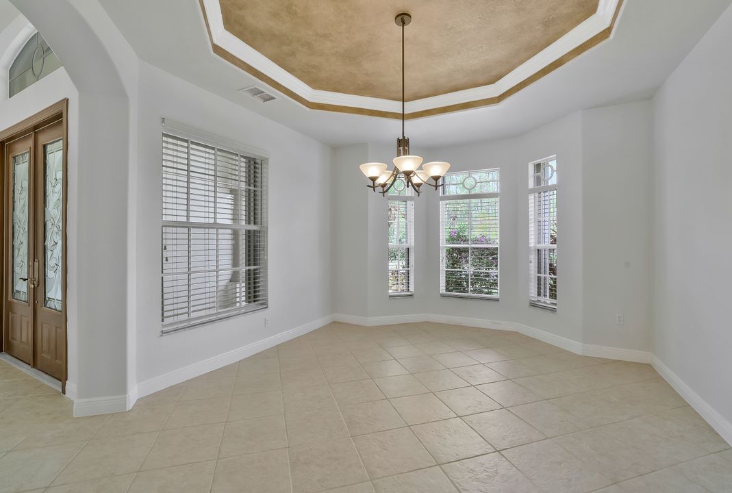 4923 Cerromar Dr, Naples, FL 34112