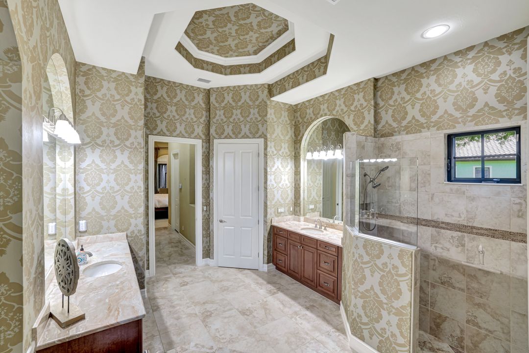 7748 Classics Dr, Naples, FL 34113