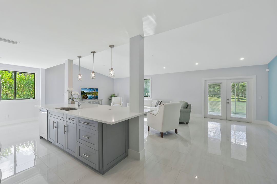 3870 White Blvd, Naples, FL 34117