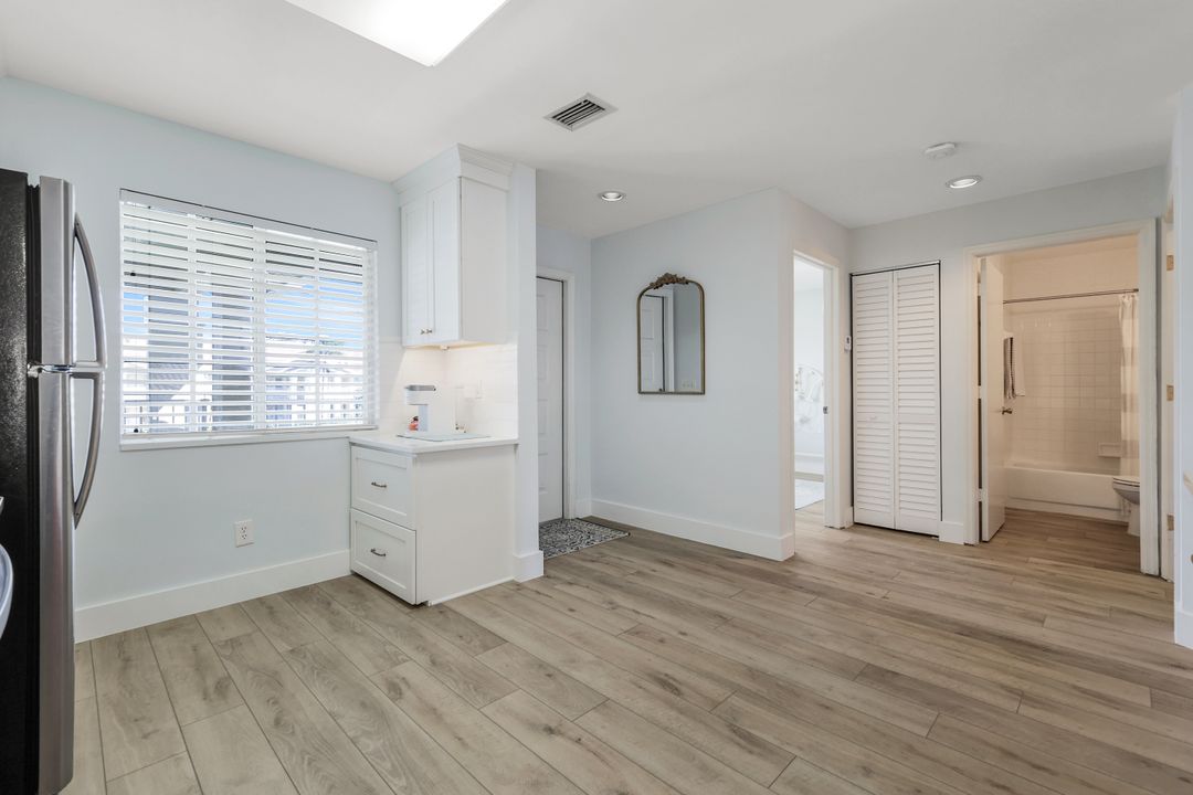 7767 Jewel Ln #203, Naples, FL 34109