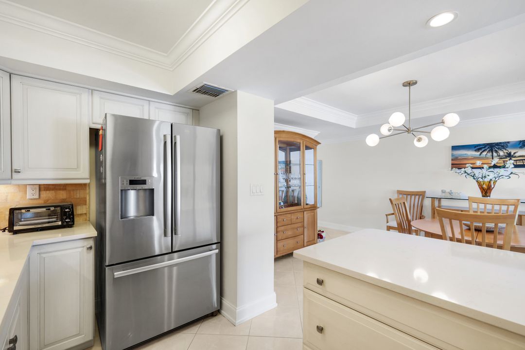 3443 Gulf Shore Blvd N #313, Naples, FL 34103