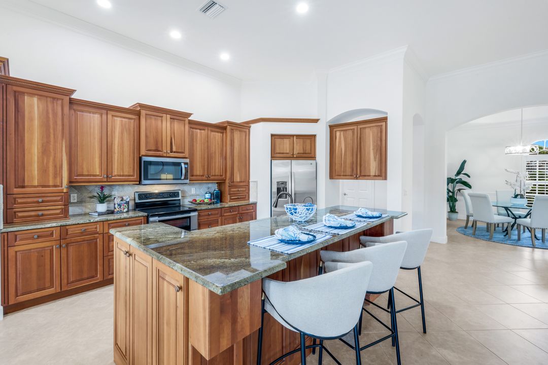 8776 Hideaway Harbor Ct, Naples, FL 34120