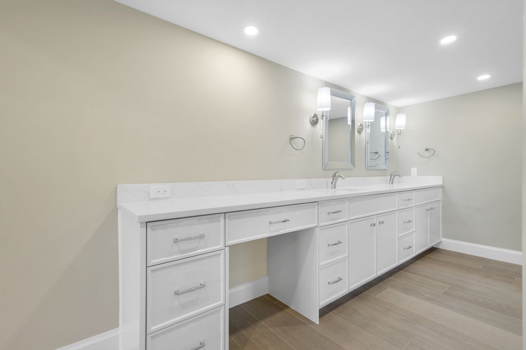 9715 Gulf Shore Dr #702, Naples, FL 34108