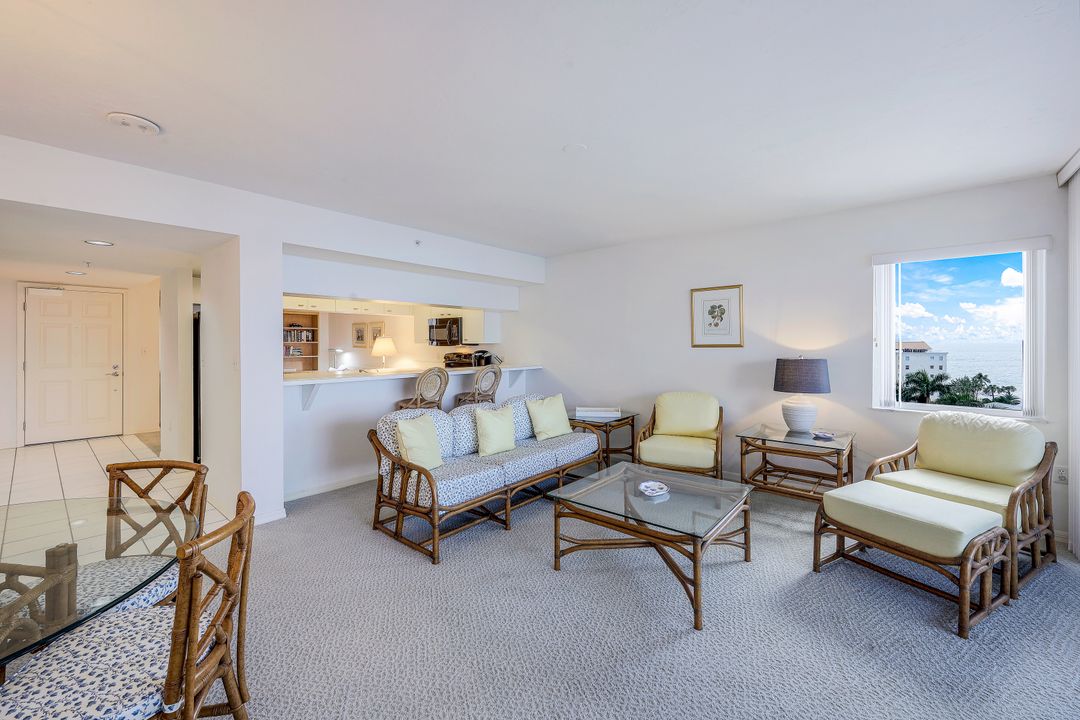 40 Seagate Dr #702, Naples, FL 34103