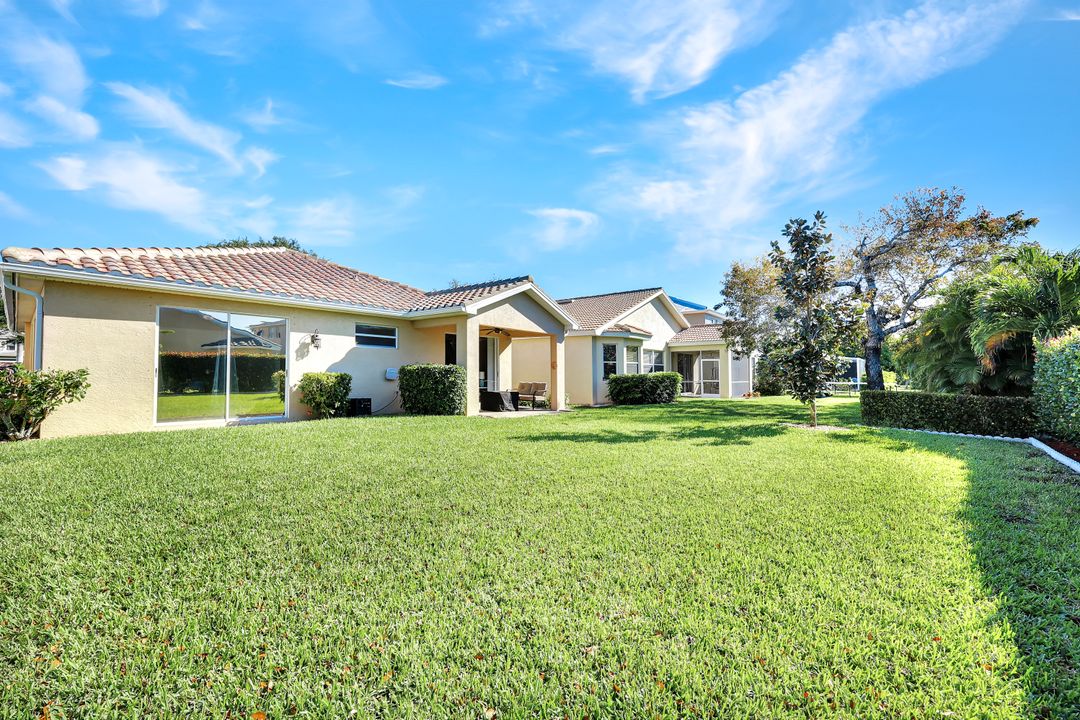 9262 Chestnut Tree Loop, Fort Myers, FL 33967