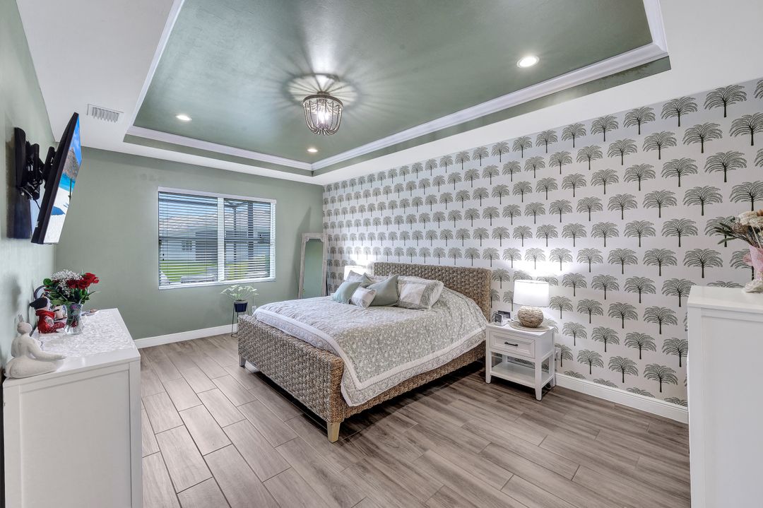 9074 Montserrat Dr, Naples, FL 34114