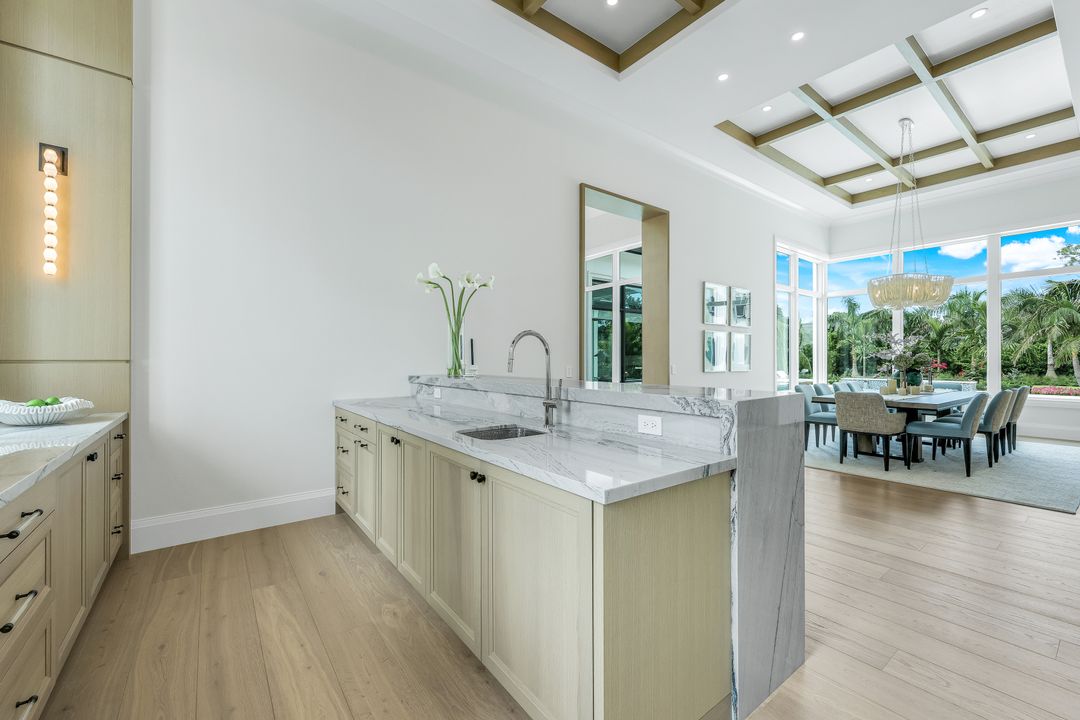 208 Hickory Rd, Naples, FL 34108