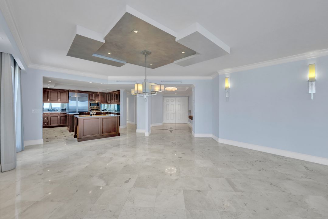 9811 Gulf Shore Dr #203, Naples, FL 34108