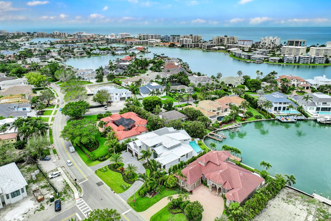 3401 Crayton Rd, Naples, FL 34102