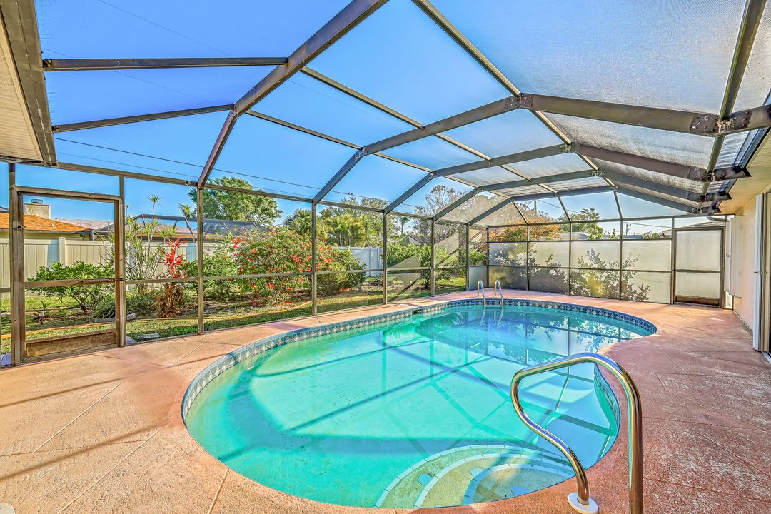 527 SE 37th St, Cape Coral, FL 33904