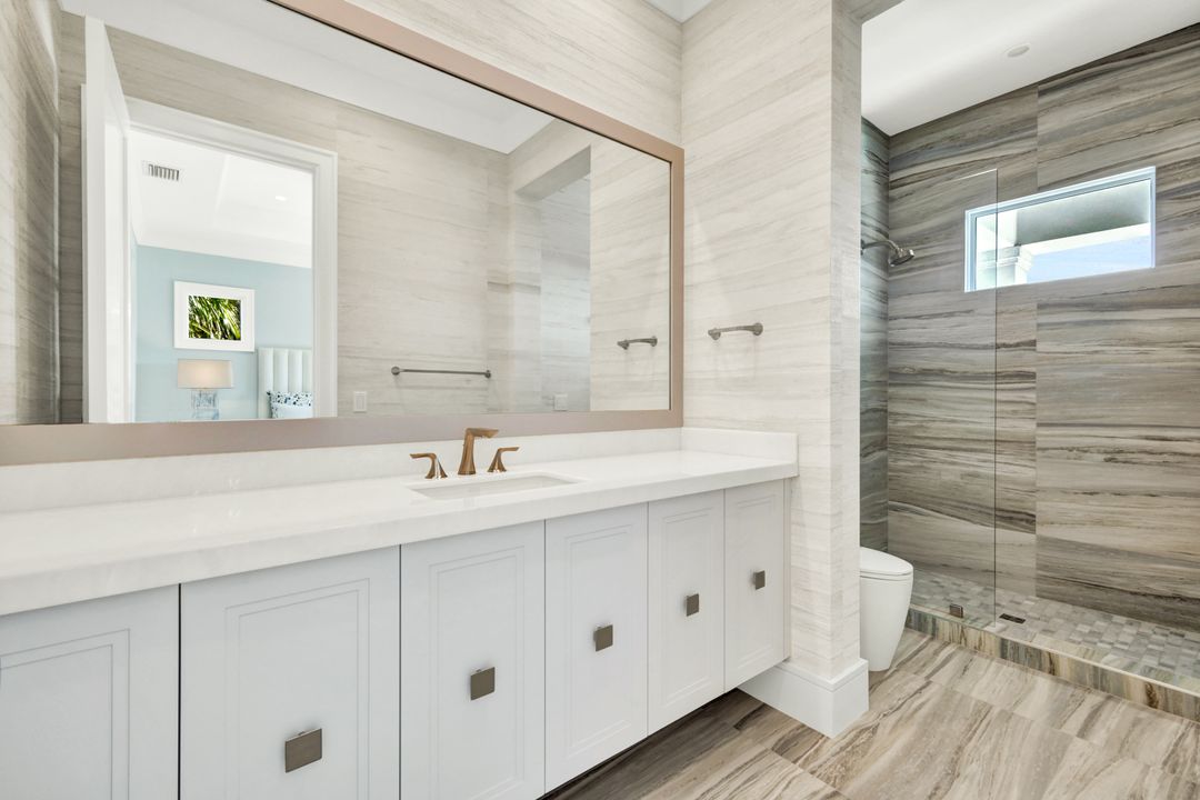 6892 Leeward Wy, Naples, FL 34109