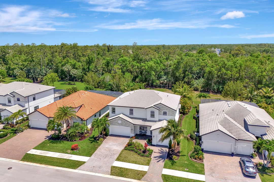 2102 Antigua Ln, Naples, FL 34120