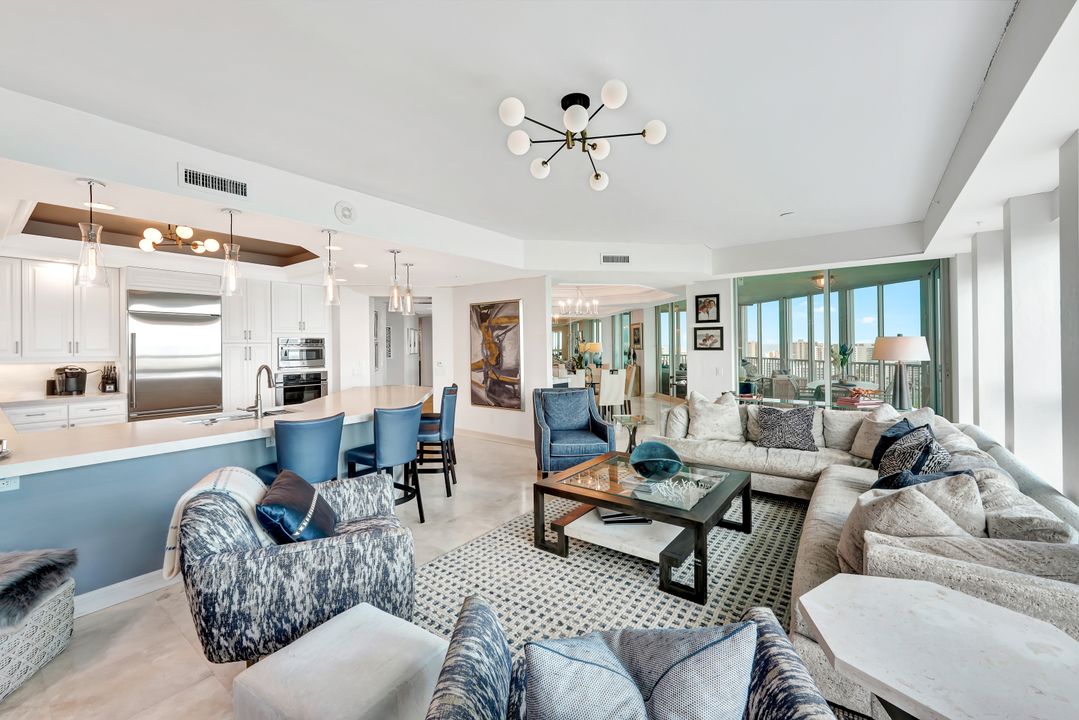 295 Grande Way #1403, Naples, FL 34110