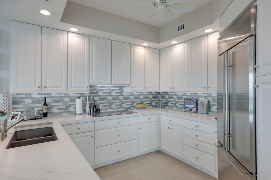 295 Grande Way #801, Naples, FL 34110
