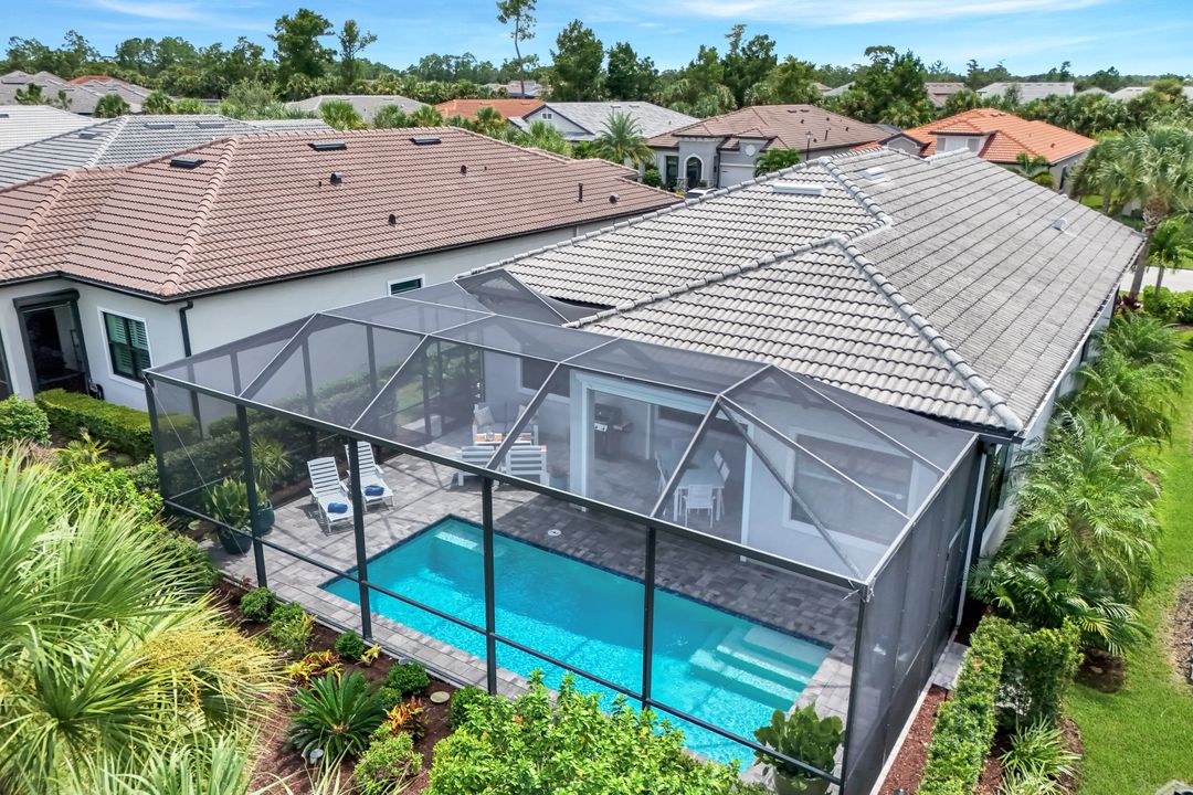 9721 Everglades Dr, Naples, FL 34120
